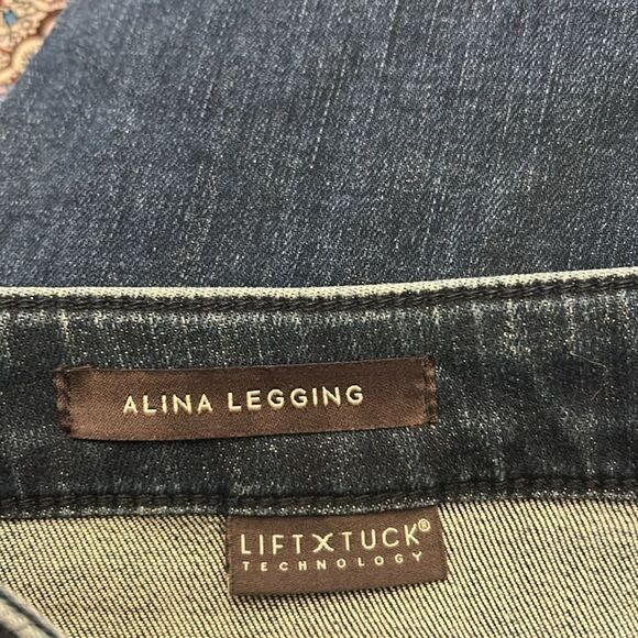 NYDJ Alina legging Lift X Tuck Technology Size 6 EUC - Picture 10 of 11